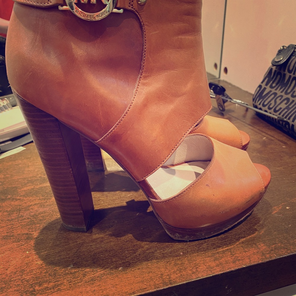 MK Platform open toe boot.